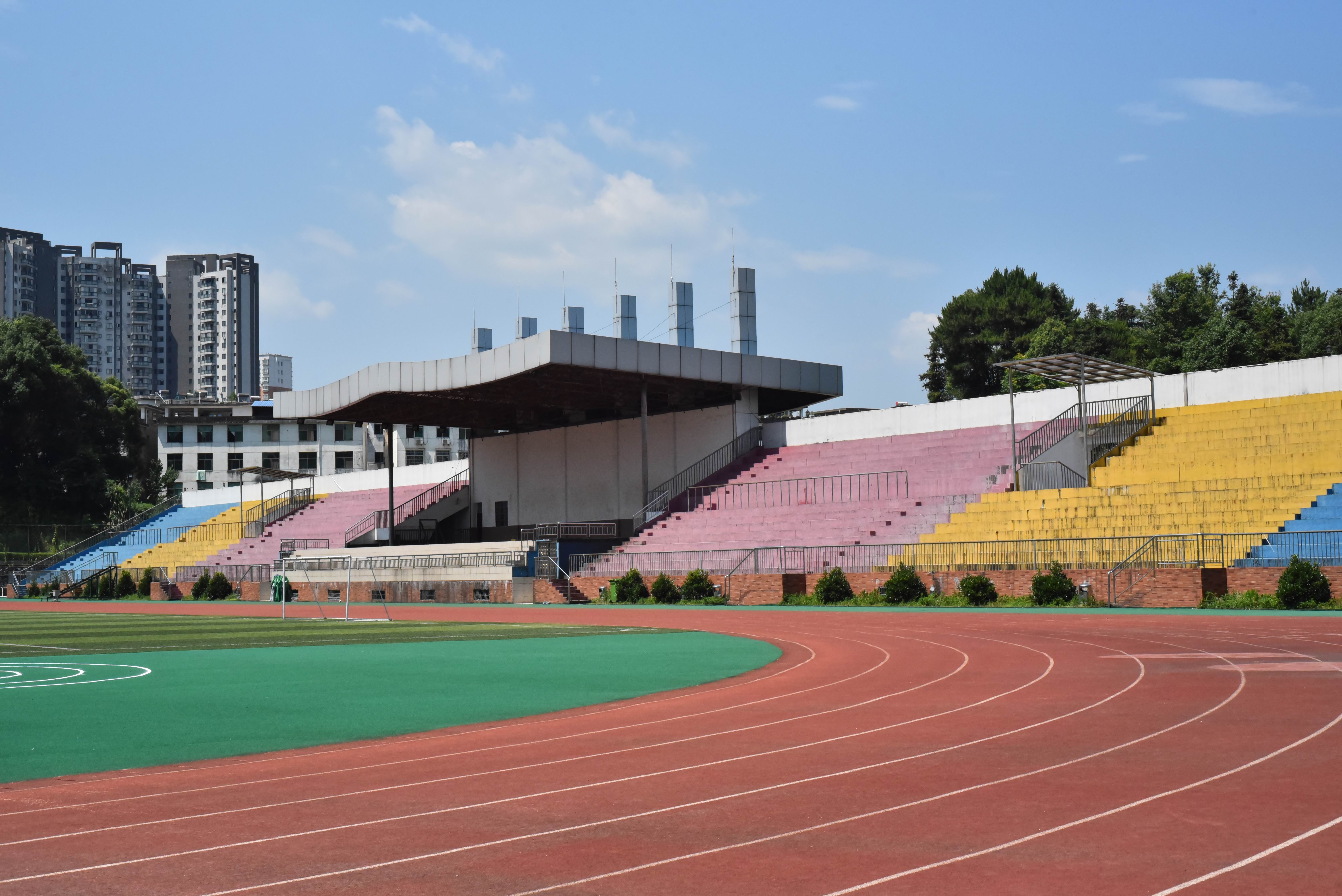 塑胶运动场.jpg