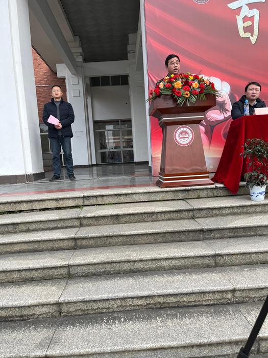 胡校.jpg