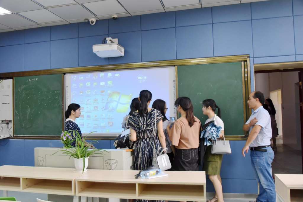 潘萍老师与教师进行现场答疑