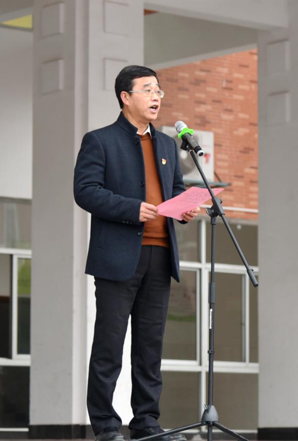 追梦未来乘风万里宜春中学举行20182019学年下学期开学典礼