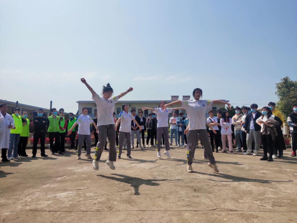 青春有我,与爱同行——宜春中学赴芦村敬老院送爱心活动