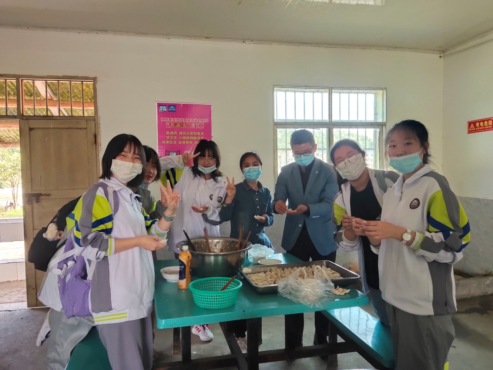 青春有我,与爱同行——宜春中学赴芦村敬老院送爱心活动